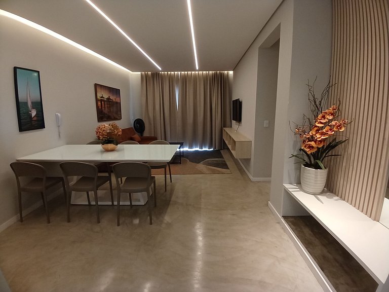 4BR Apt 1 Min from Beachfront | WiFi | Parking