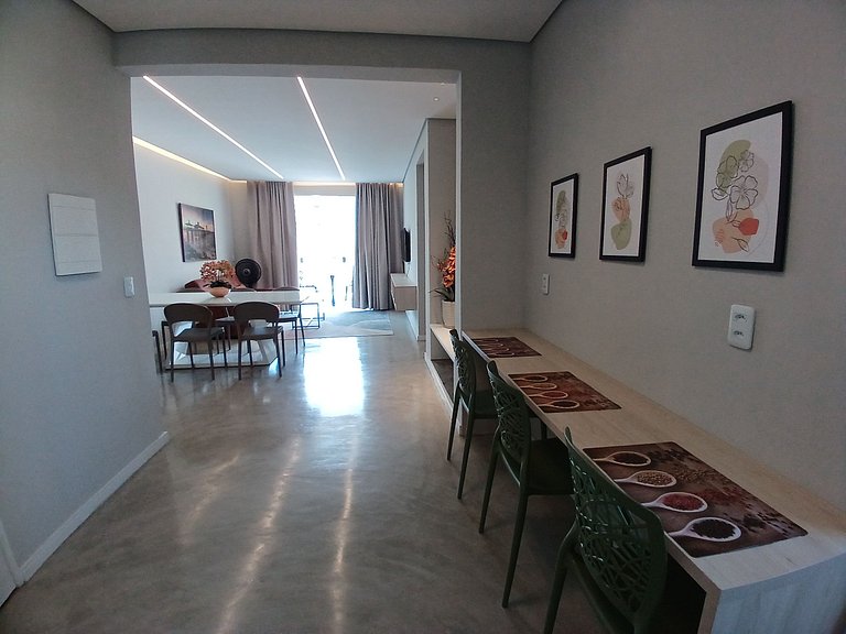 4BR Apt 1 Min from Beachfront | WiFi | Parking
