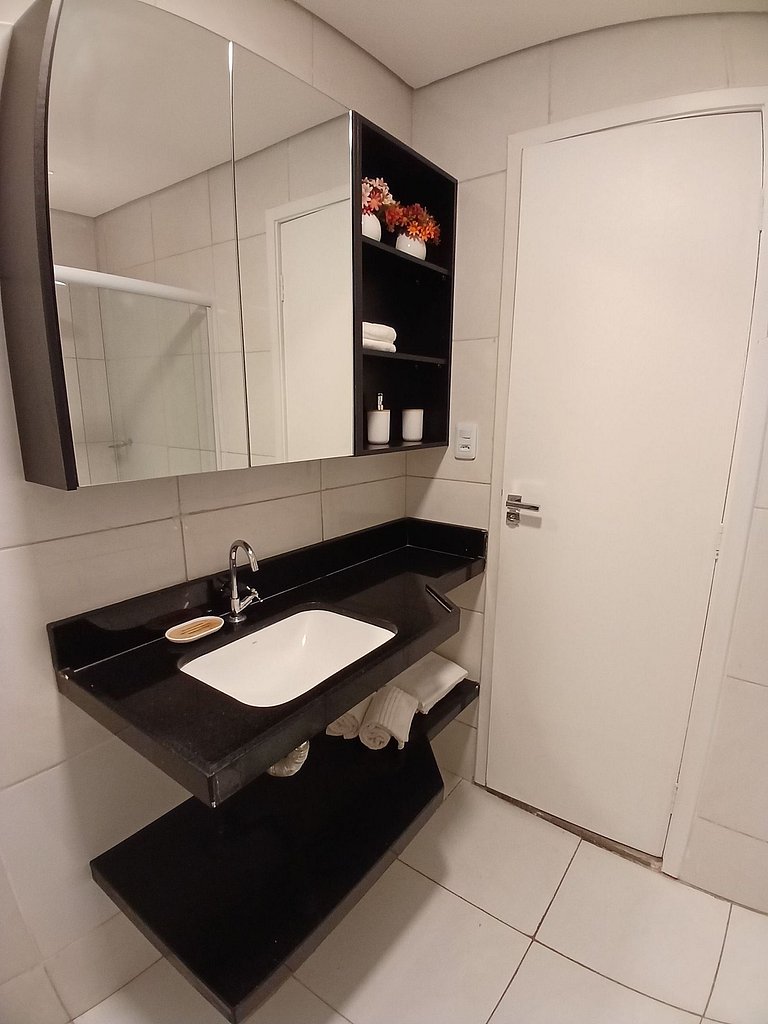 Apto 4 Quartos a 1 Min da Beira-Mar | WiFi | Garagem