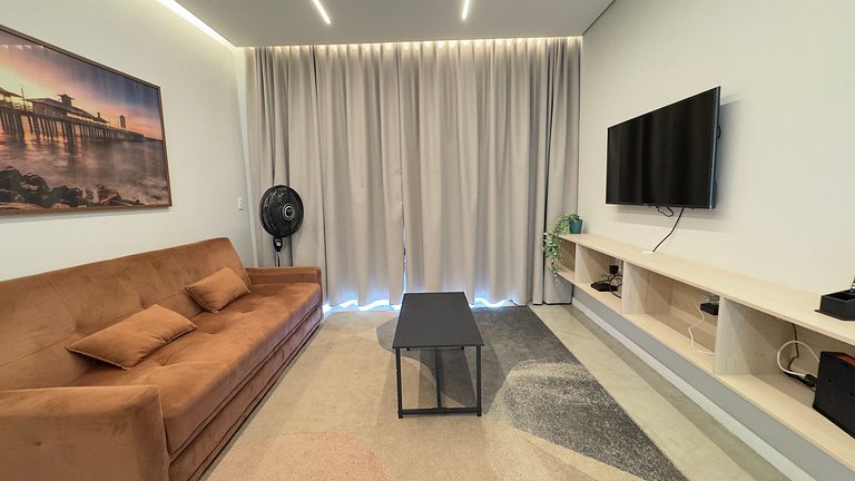 4BR Apt 1 Min from Beachfront | WiFi | Parking