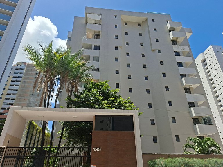 Apto 4 Hab en Meireles a 50 m de Beira Mar