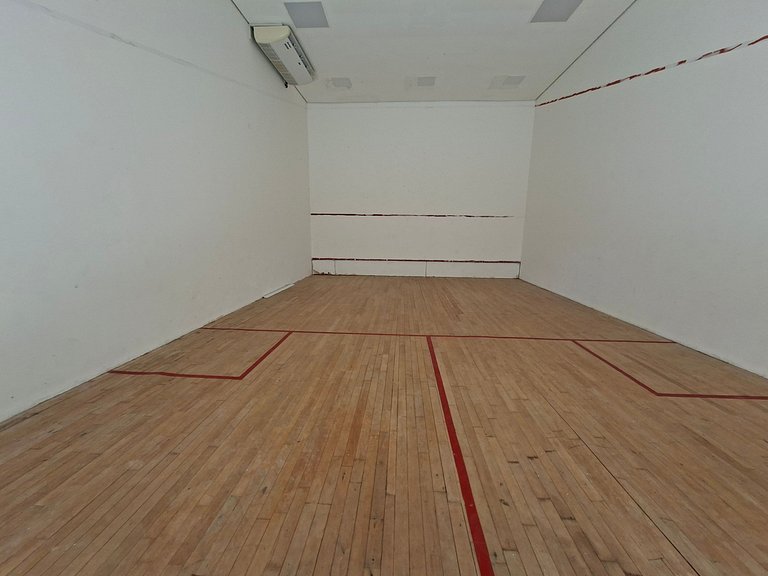 Ground Floor 4 Bedroom Apt near Beach Park