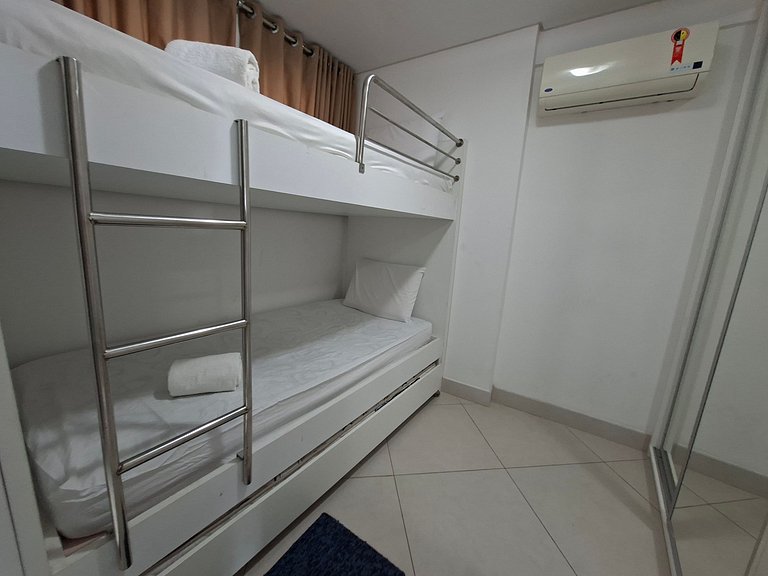 Beachfront 2 Bedroom Apt at Landscape sleeps 6