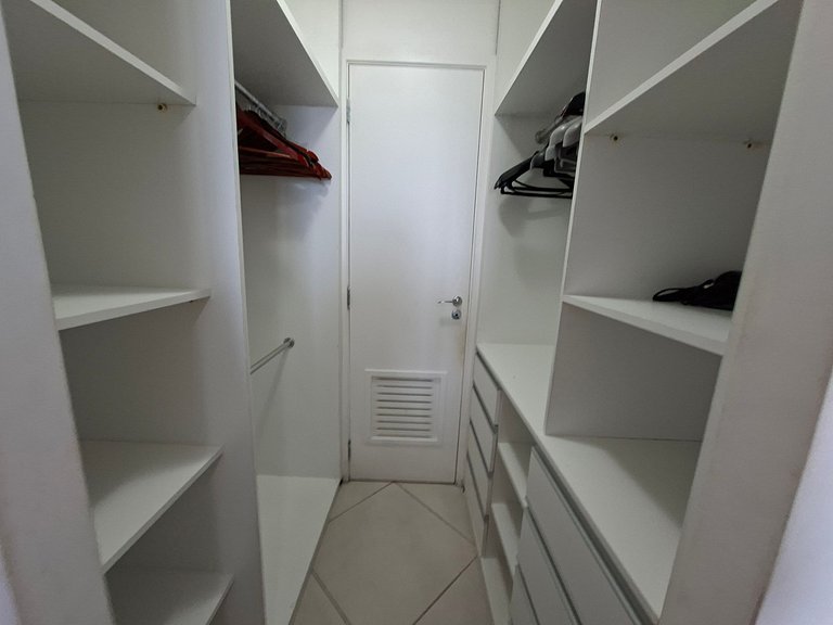 Beachfront 2 Br Aprt at Landscape WiFi Parking