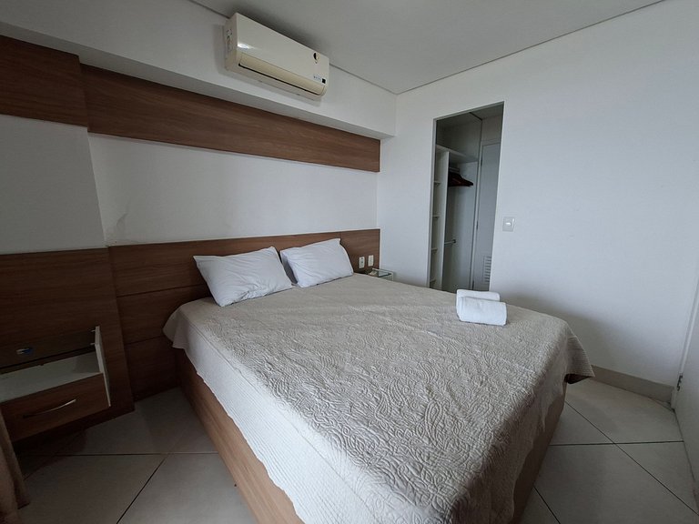 Beachfront 2 Br Aprt at Landscape WiFi Parking