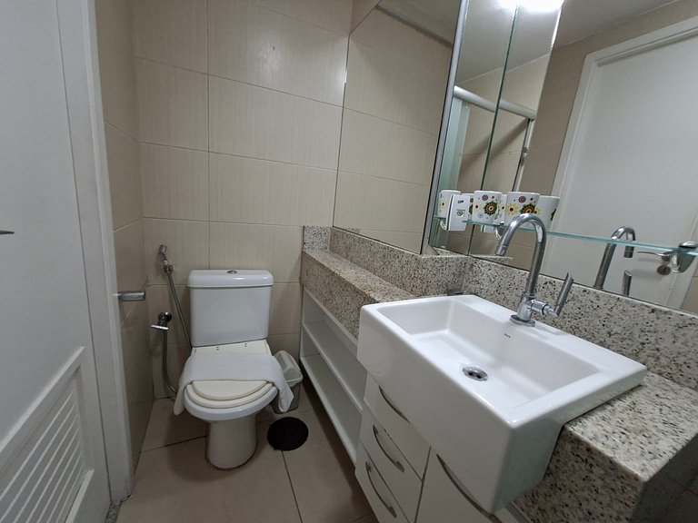 Beachfront 2 Br Aprt at Landscape WiFi Parking