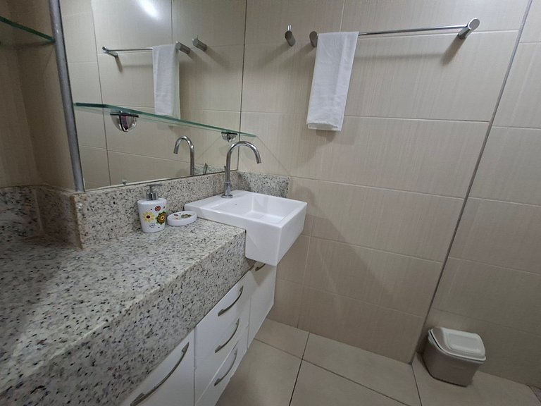 Beachfront 2 Br Aprt at Landscape WiFi Parking