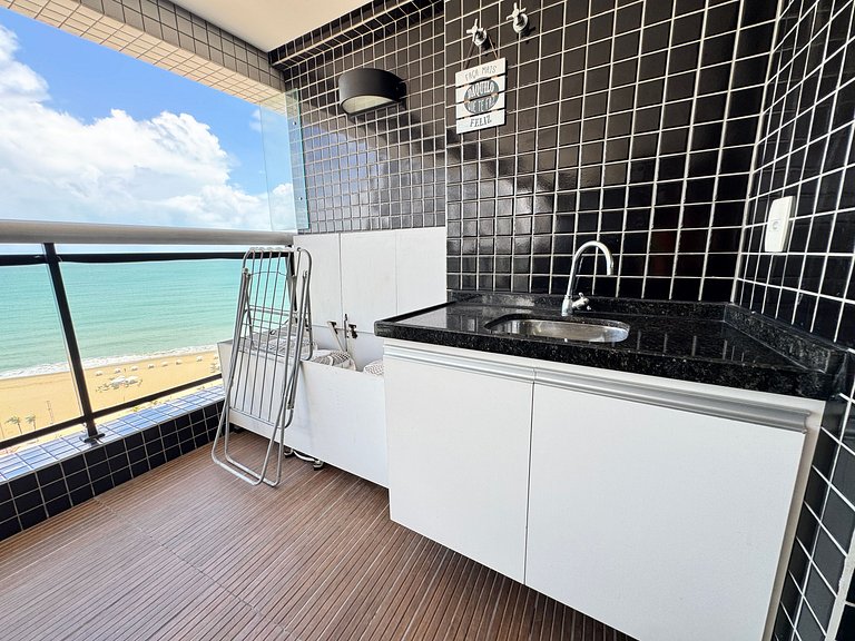 Beachfront 2 Br Aprt at Landscape WiFi Parking