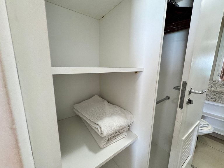 Beachfront 2 Br Aprt at Landscape WiFi Parking