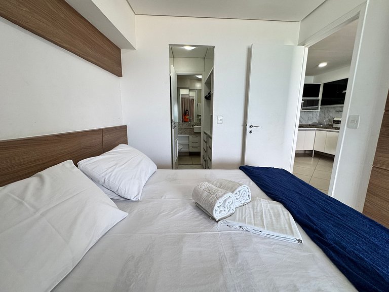 Beachfront 2 Br Aprt at Landscape WiFi Parking