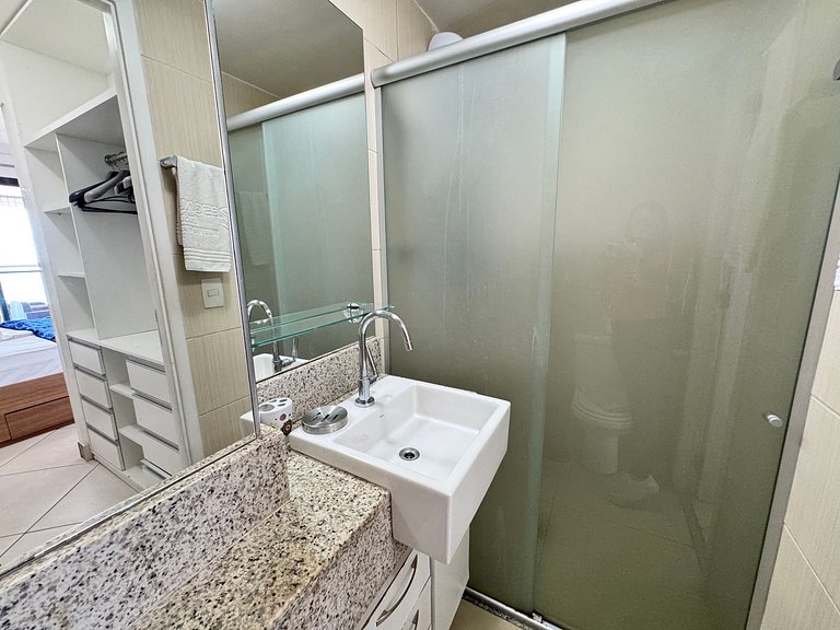 Beachfront 2 Br Aprt at Landscape WiFi Parking