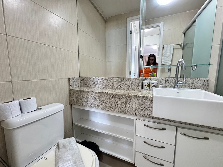 Beachfront 2 Br Aprt at Landscape WiFi Parking