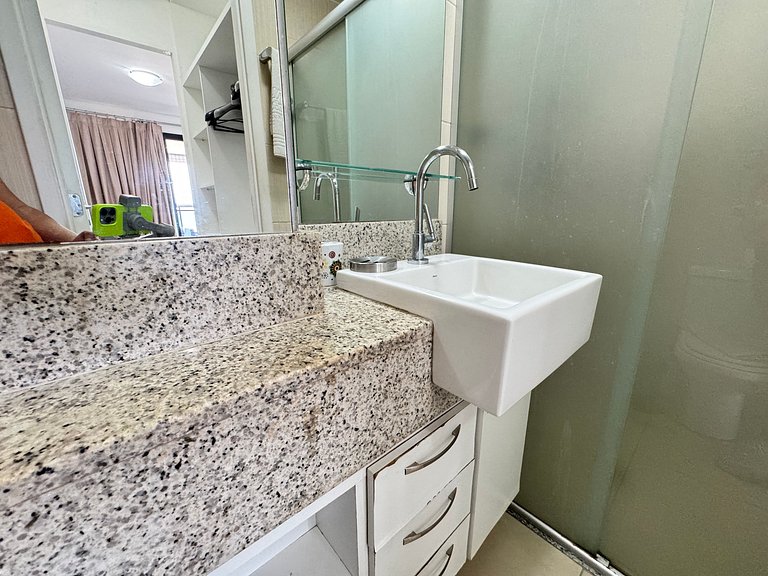 Beachfront 2 Br Aprt at Landscape WiFi Parking