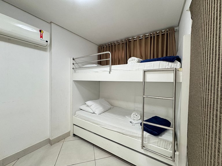 Beachfront 2 Br Aprt at Landscape WiFi Parking