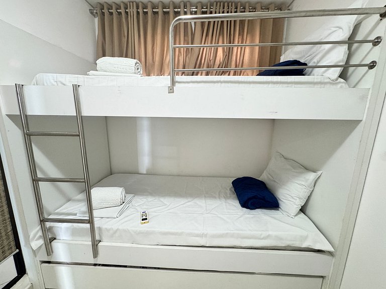 Beachfront 2 Bedroom Apt at Landscape sleeps 6