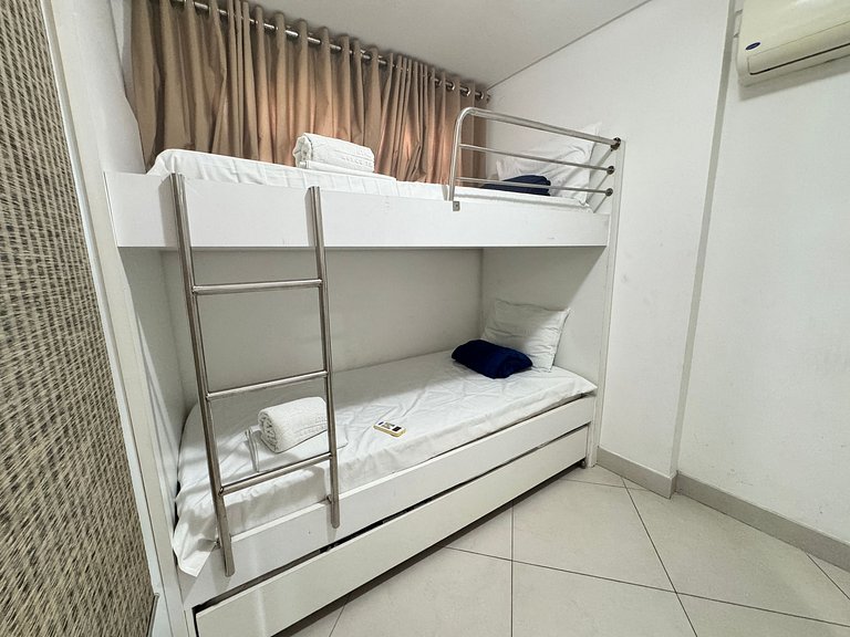 Beachfront 2 Bedroom Apt at Landscape sleeps 6