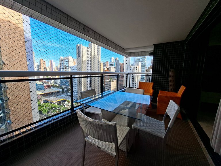 Luxury beachfront apartment with sea view