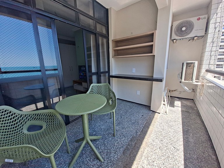Meireles Seafront Apartment for 4 | Parking | WiFi